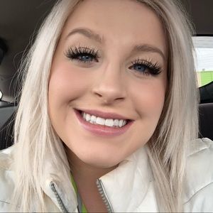 Meet your Posher, Chloe